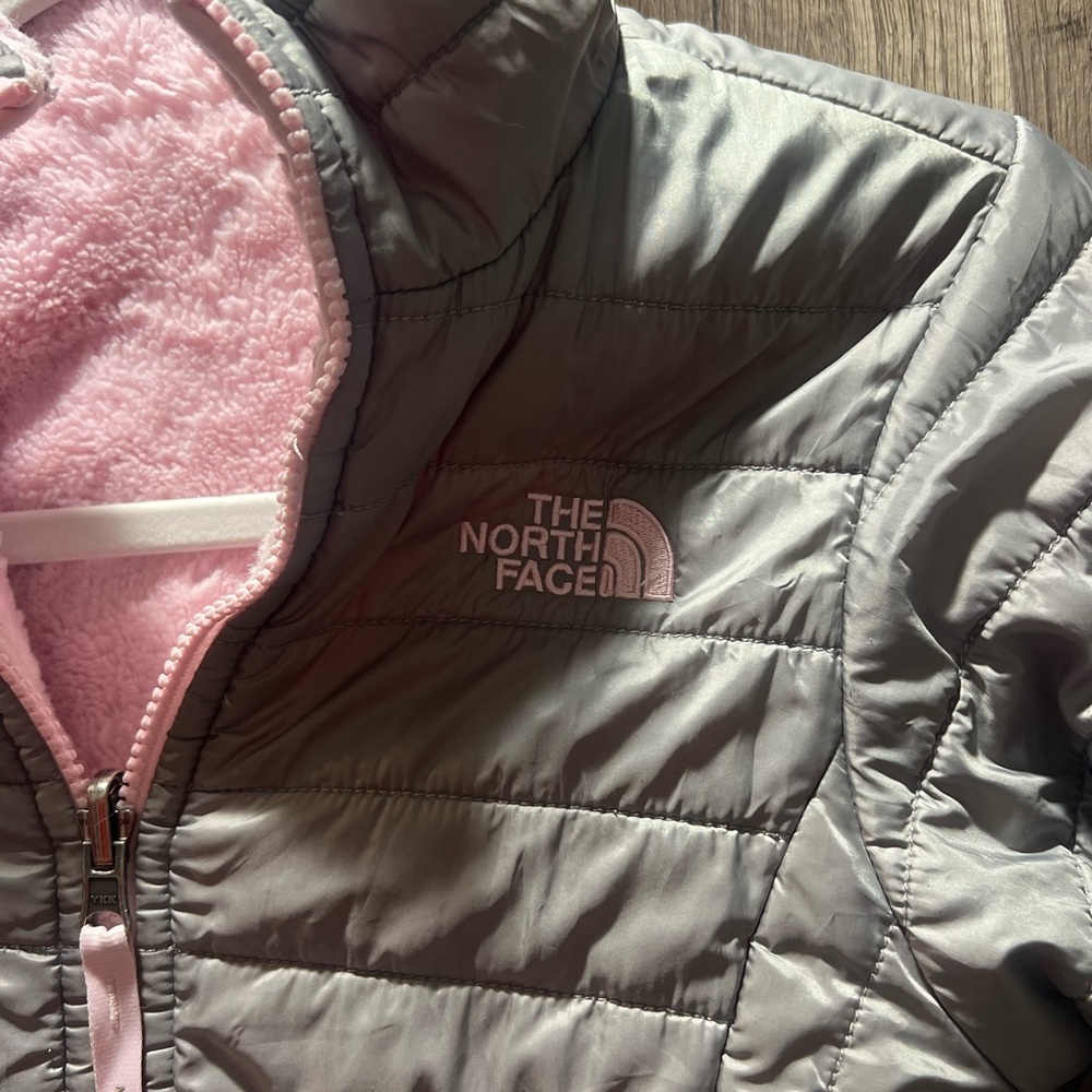 The North Face Kids/ Girls Silver Pink Puffer Jacket Girls 10/12 EUC - Picture 3 of 4